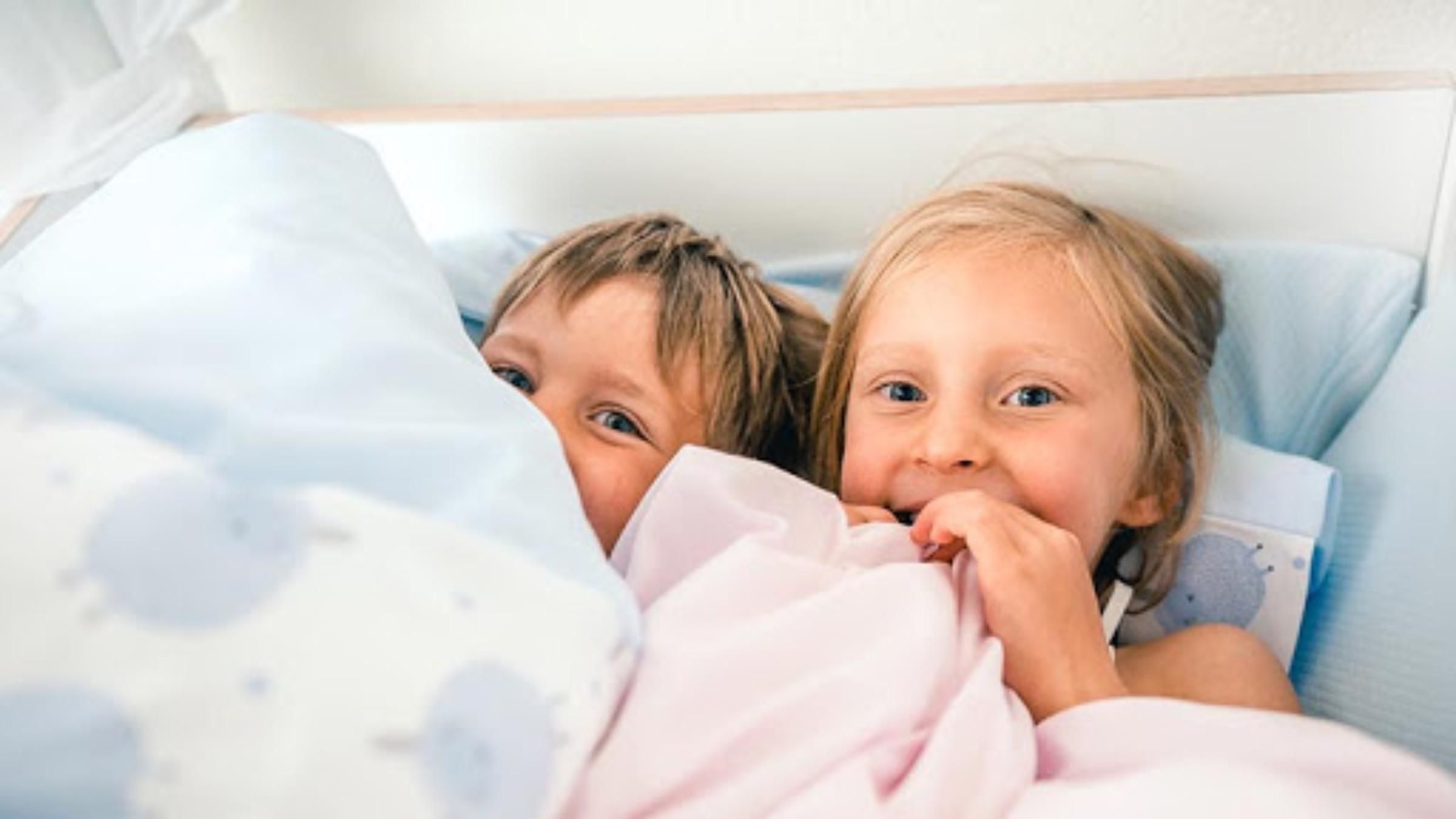 Как укладывать спать гиперактивных детей: необычный метод