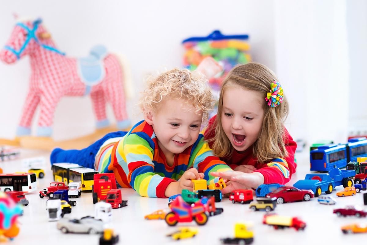 Гендерно нейтральные игрушки для детей: польза или вред