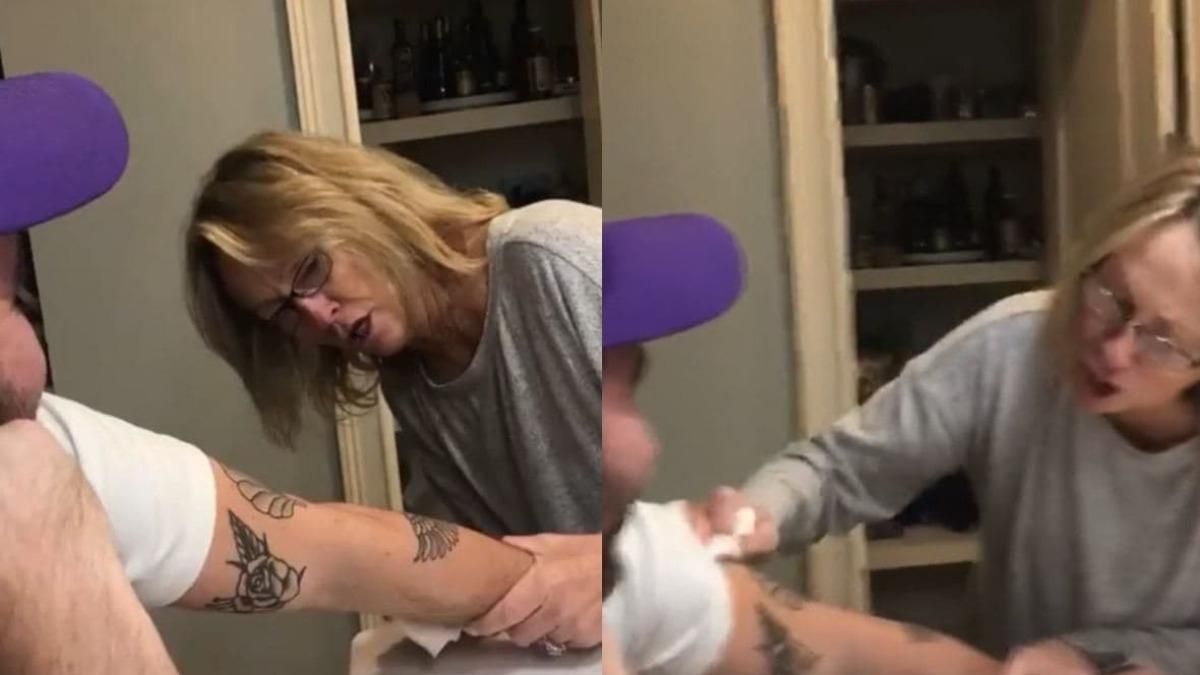 Мама намагалася відтерти тату, яке зробив син: відео Мама намагалася відтерти тату, яке зробив син: відео