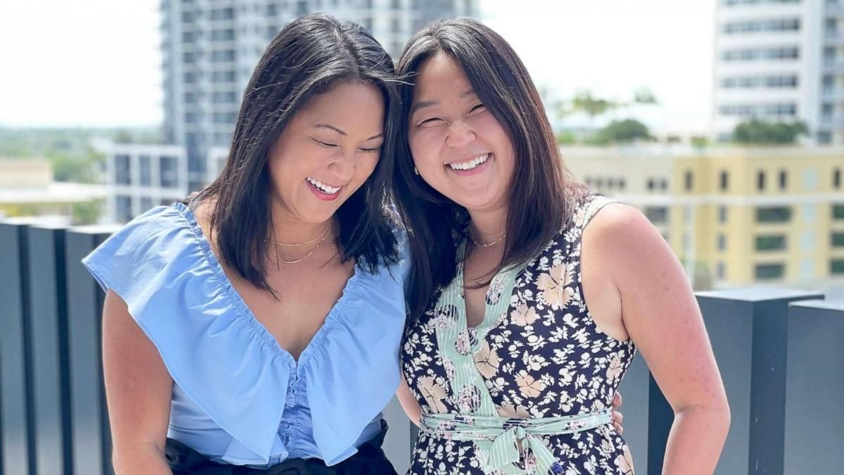 Благодаря ДНК-тесту сестры-близняшки впервые за 36 лет встретились