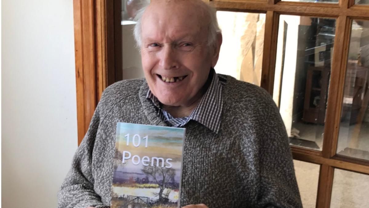 Внучка попросила поддержать книгу, которую выдал 95-летний дедушка