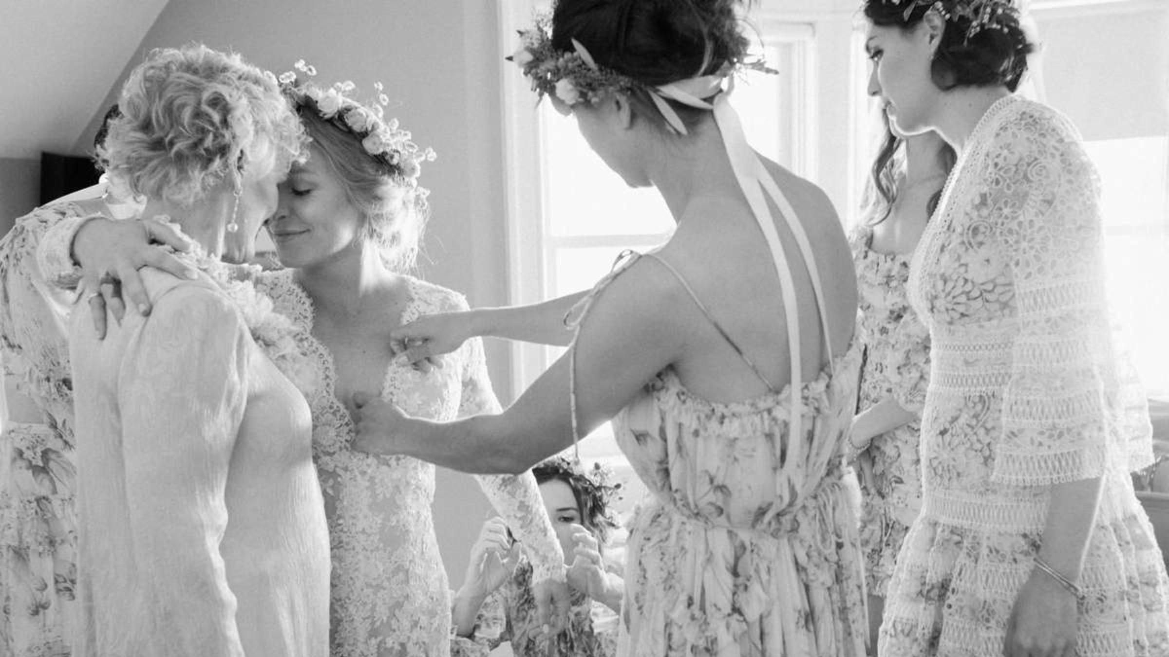 Как мамы реагируют на свадьбу ребенка: трогательные фото