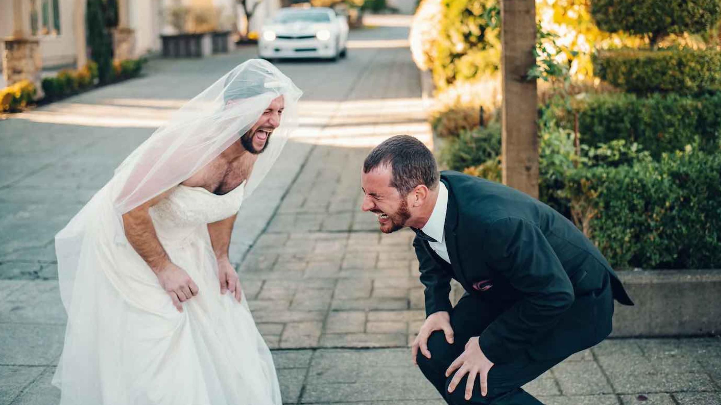Лучший друг в платье вместо невесты: как разыграли жениха на свадьбе