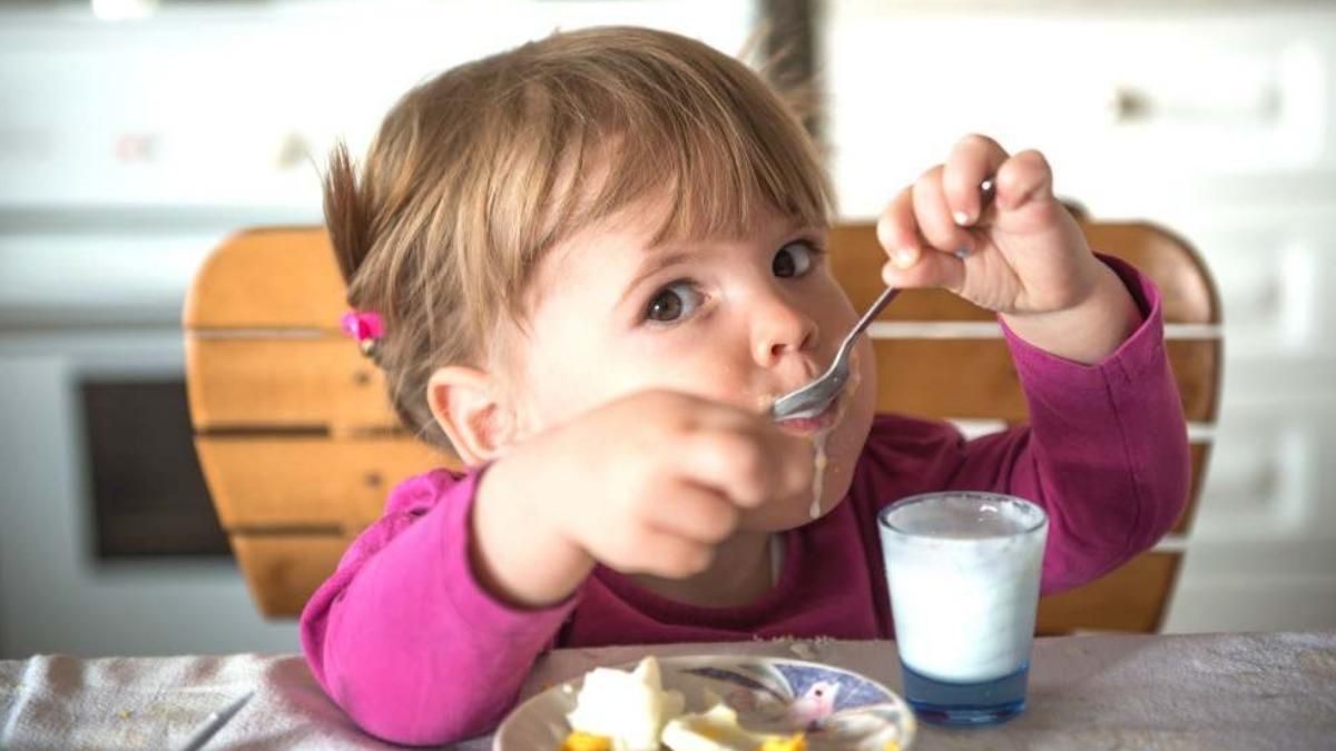 Як має харчуватися дитина: 5 поширених міфів та їх спростування