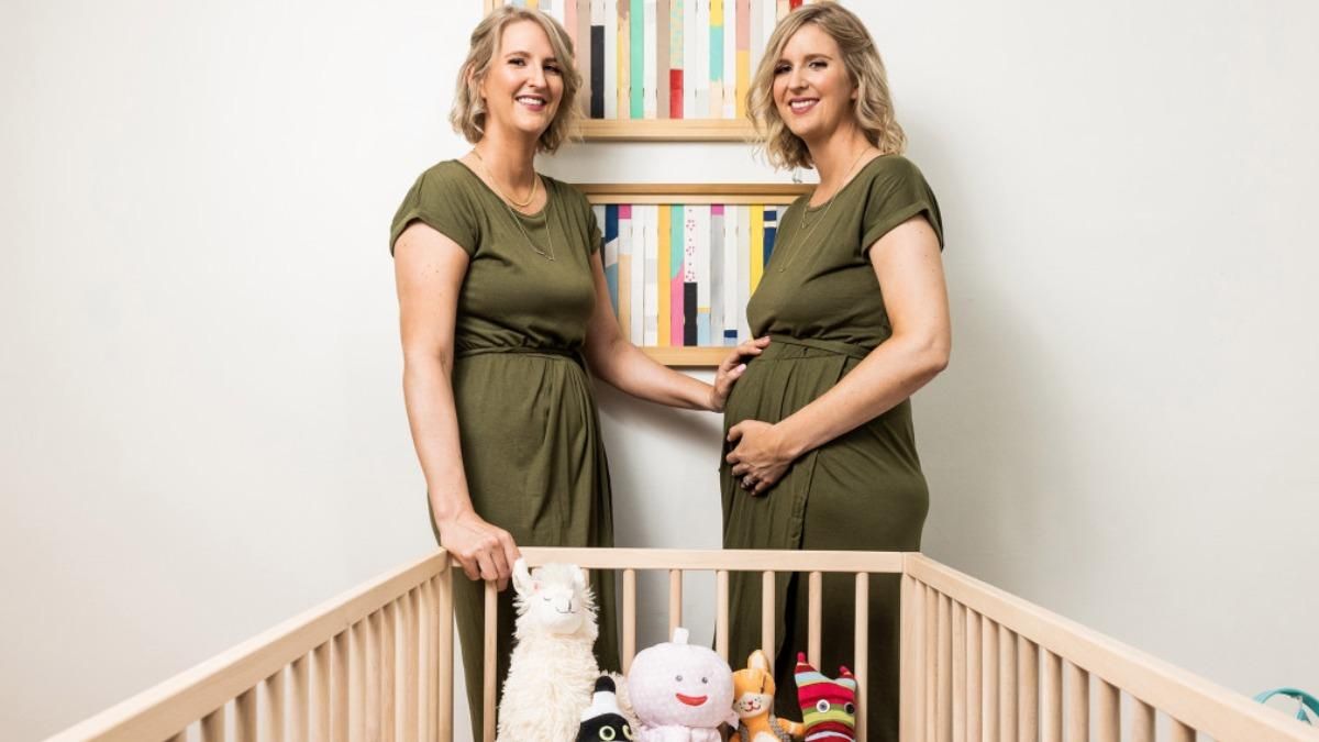 Женщина стала суррогатной матерью для сестры-близняшки: что повлияло на ее решение