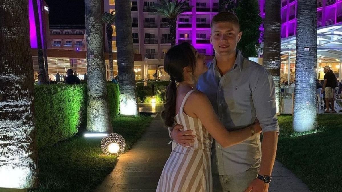 Украинцы хотят называть детей в честь Довбика: комментарий жены Украинцы хотят называть детей в честь Довбика: комментарий жены