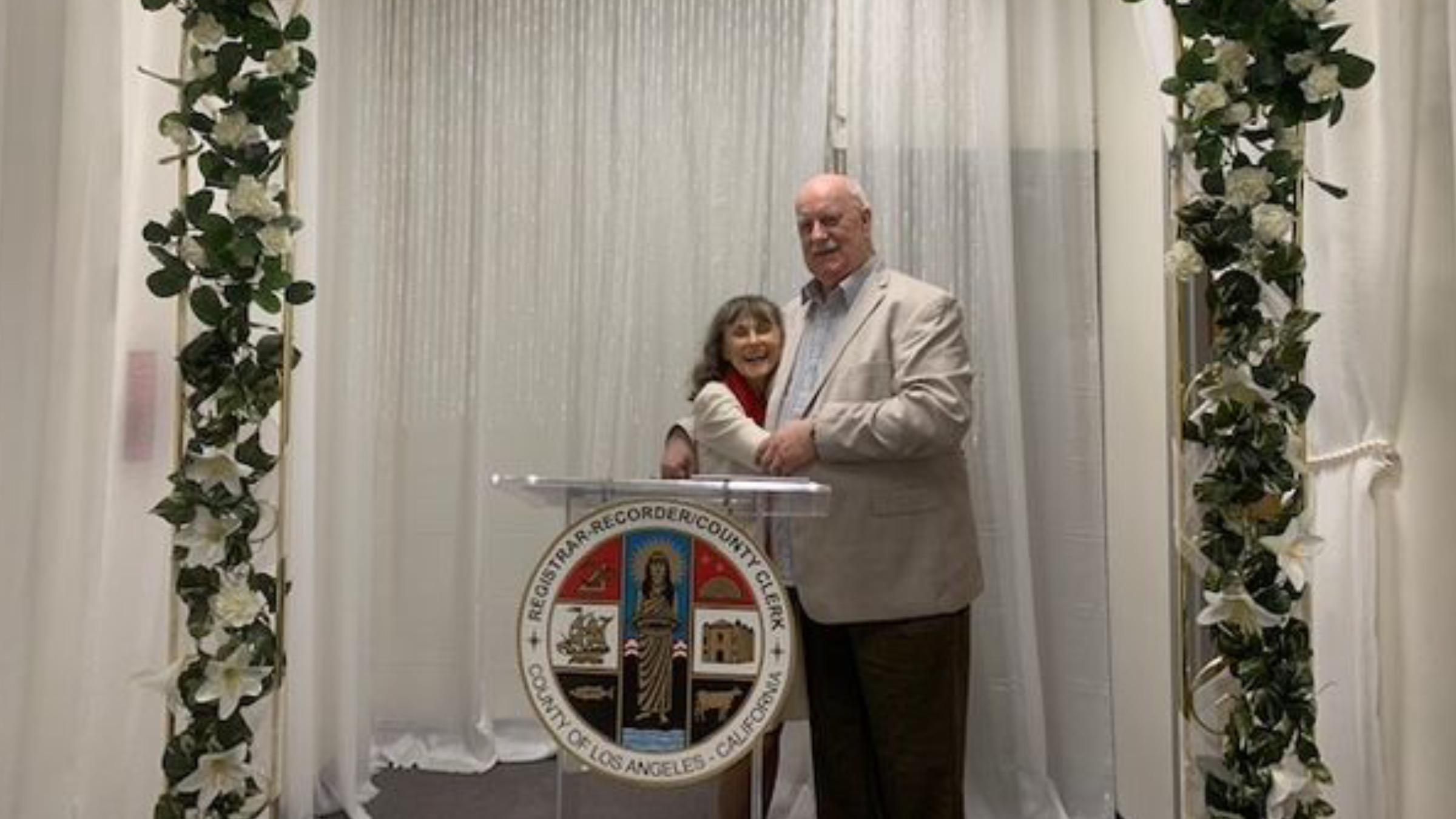 Мужчина нашел первую любимую благодаря предсмертном желанию жены Мужчина нашел первую любимую благодаря предсмертном желанию жены