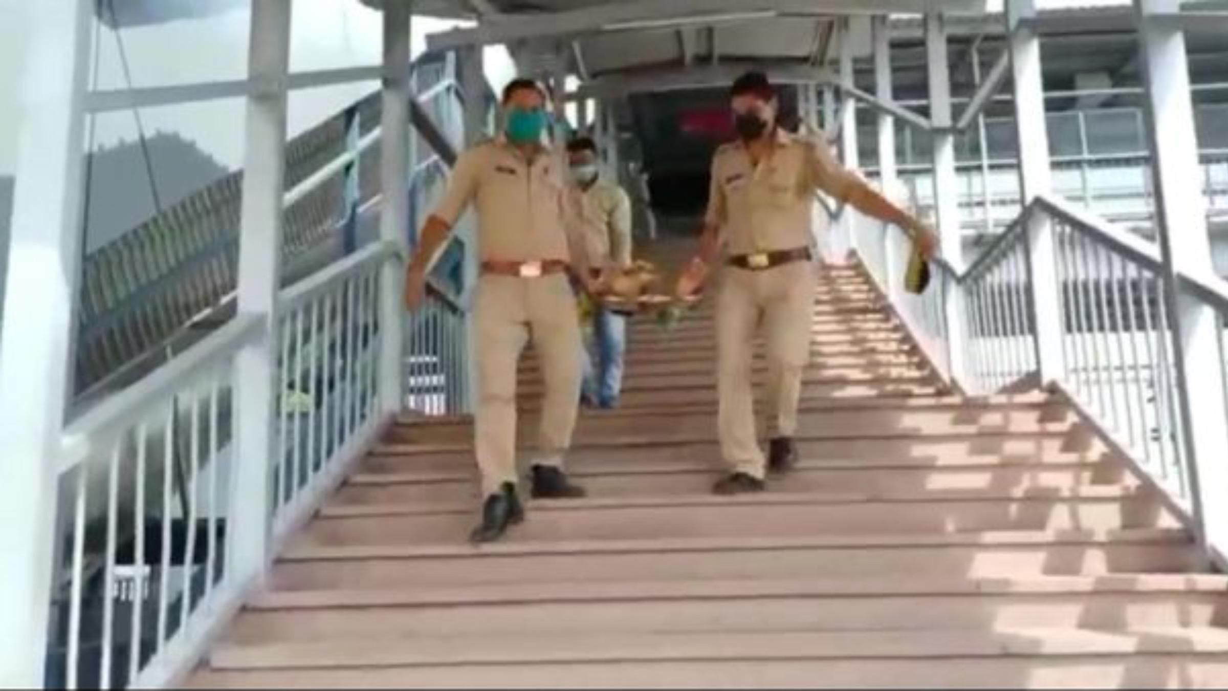 2-річна дівчинка, яка ще не вміла добре говорити, врятувала матір 2-річна дівчинка, яка ще не вміла добре говорити, врятувала матір