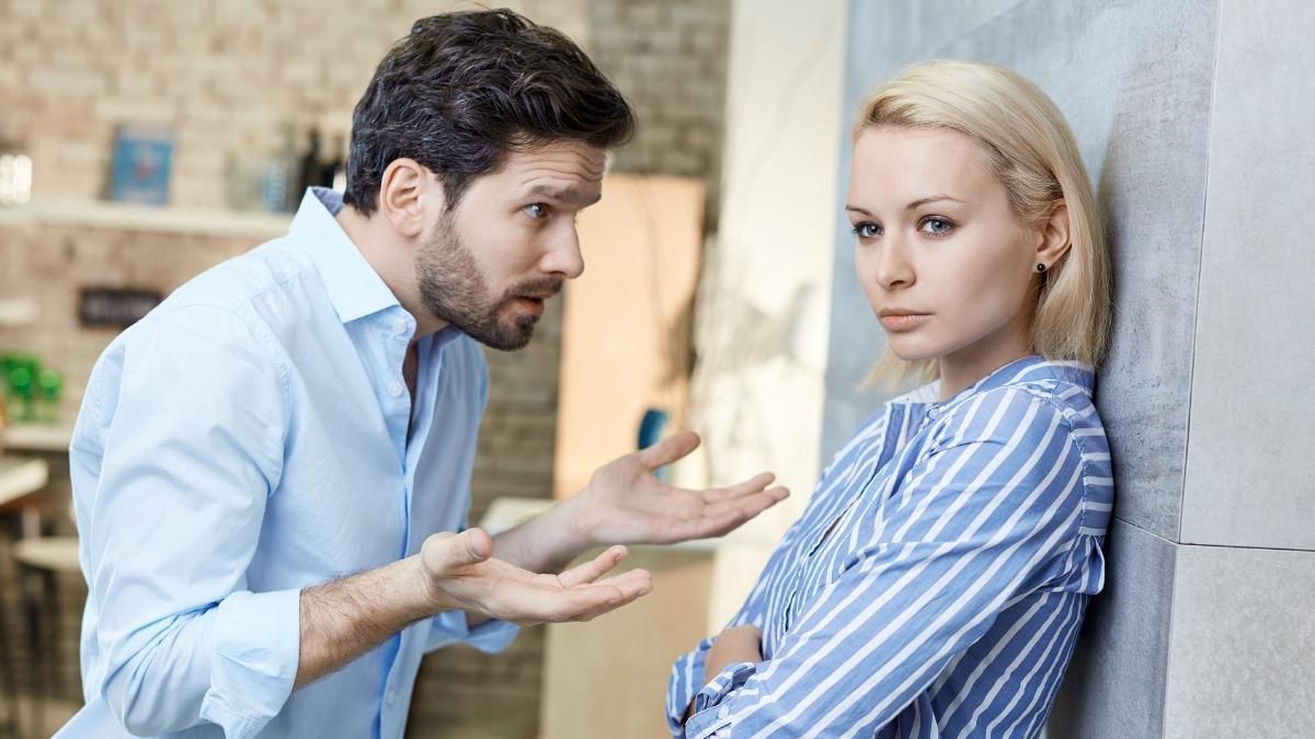 Знижують самооцінку та називають занадто чутливими: 5 популярних тактик газлайтингу Знижують самооцінку та називають занадто чутливими: 5 популярних тактик газлайтингу