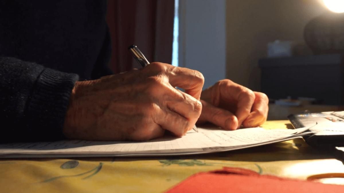 Дідусь отримав листа від 5-річної сусідки: що написала дівчинка Дідусь отримав листа від 5-річної сусідки: що написала дівчинка