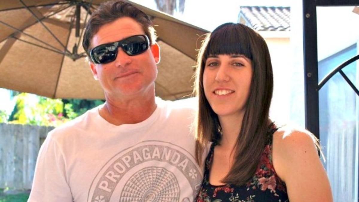 Девушка попросила отчима официально стать ее отцом: видео Девушка попросила отчима официально стать ее отцом: видео