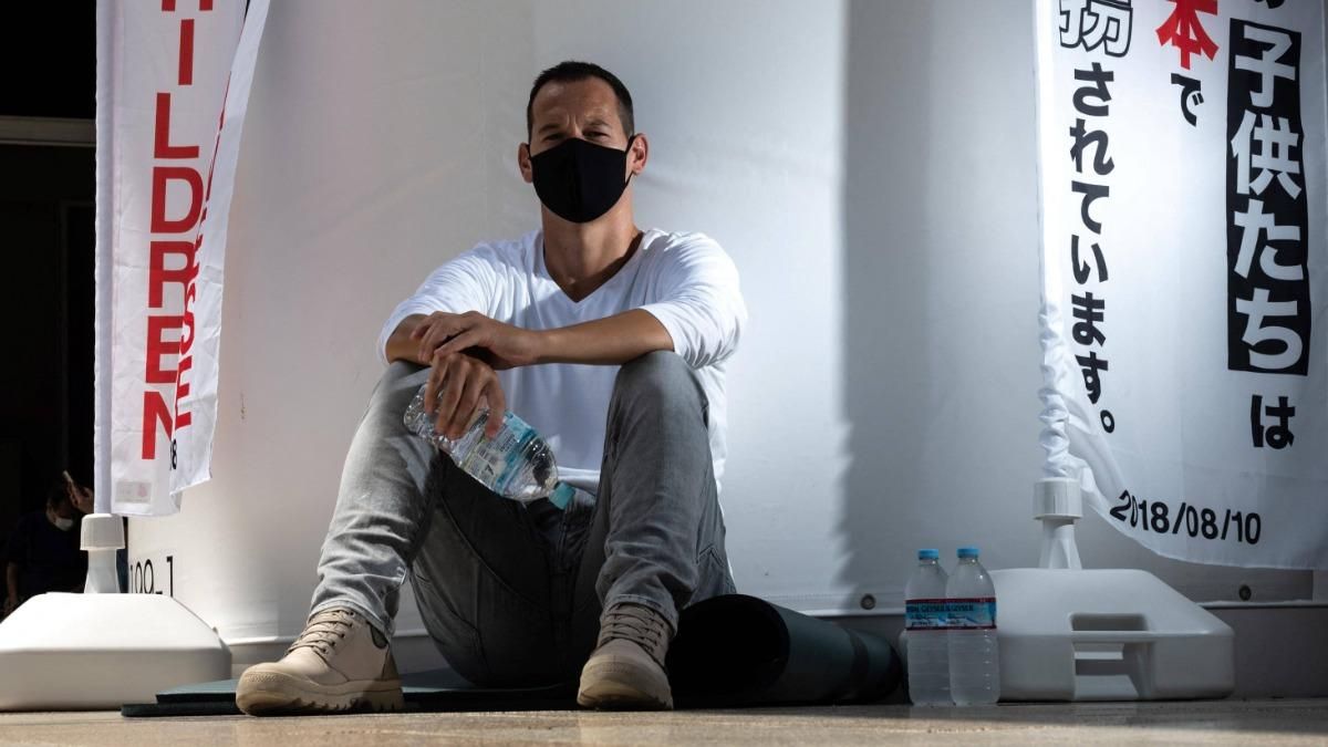 Мати викрала дітей: батько оголосив голодування та просить допомоги Мати викрала дітей: батько оголосив голодування та просить допомоги