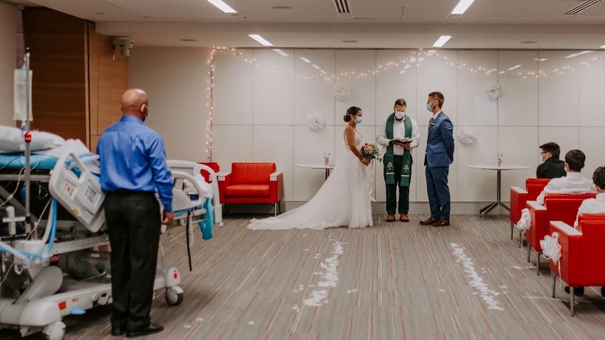 Церемония в больнице: почему жених и невеста изменили празднование