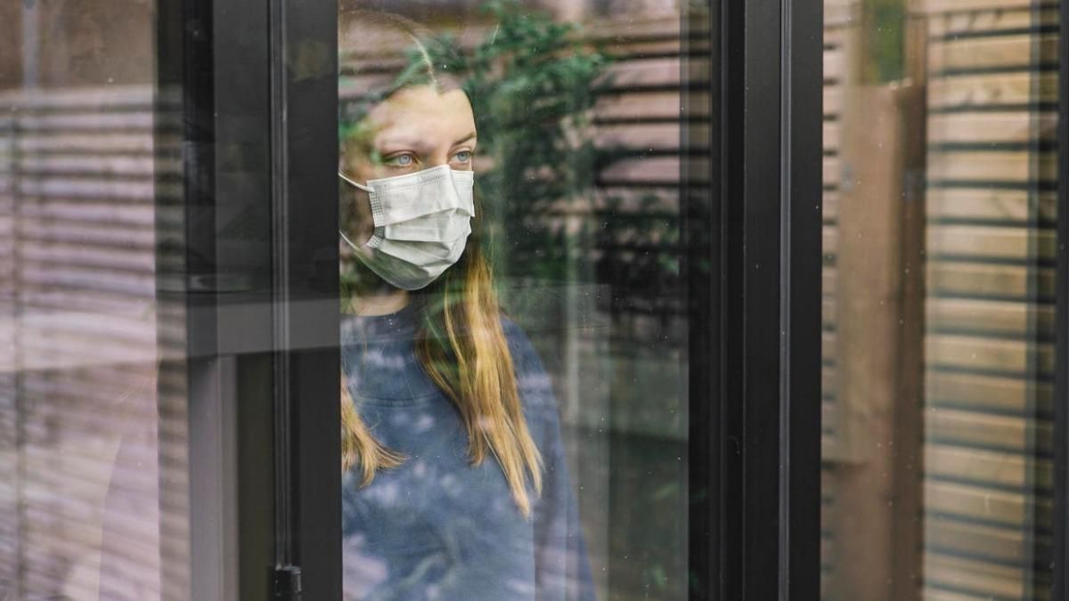 На скільки через пандемію COVID-19 зросла кількість самотніх людей На скільки через пандемію COVID-19 зросла кількість самотніх людей