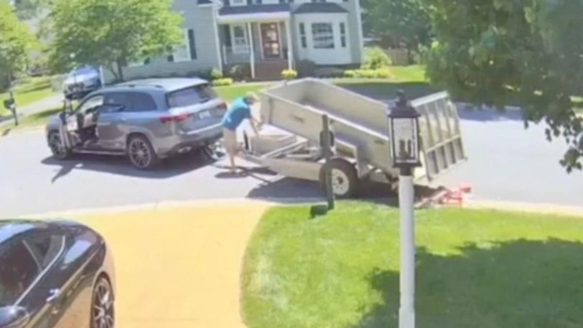 Это финальная выплата алиментов, – мужчина высыпал на газон бывшей жены 80 тысяч монет - Семья Это финальная выплата алиментов, – мужчина высыпал на газон бывшей жены 80 тысяч монет - Семья