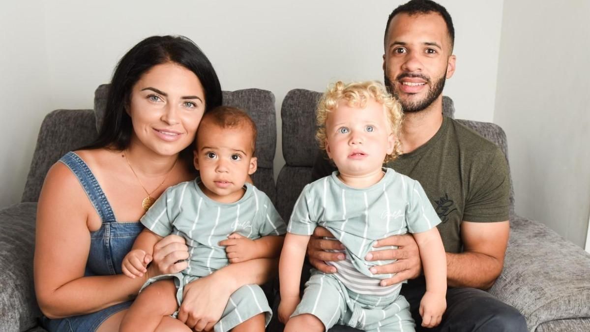 Різний колір шкіри, волосся і очей у близнюків: чому брати не схожі один на одного – фото, видео - Сімʼя Різний колір шкіри, волосся і очей у близнюків: чому брати не схожі один на одного – фото, видео - Сімʼя