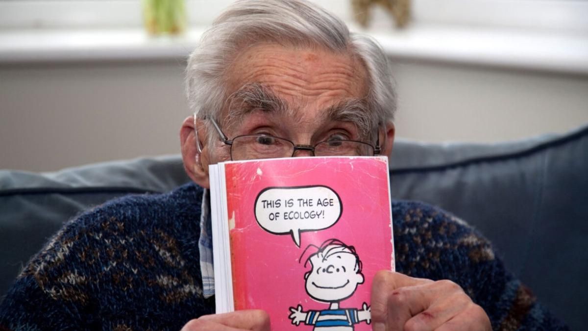 Больше 50 лет родственники отправляют друг другу одинаковые открытки