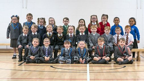 Одразу 15 пар близнюків підуть до першого класу у Шотландії: милі фото