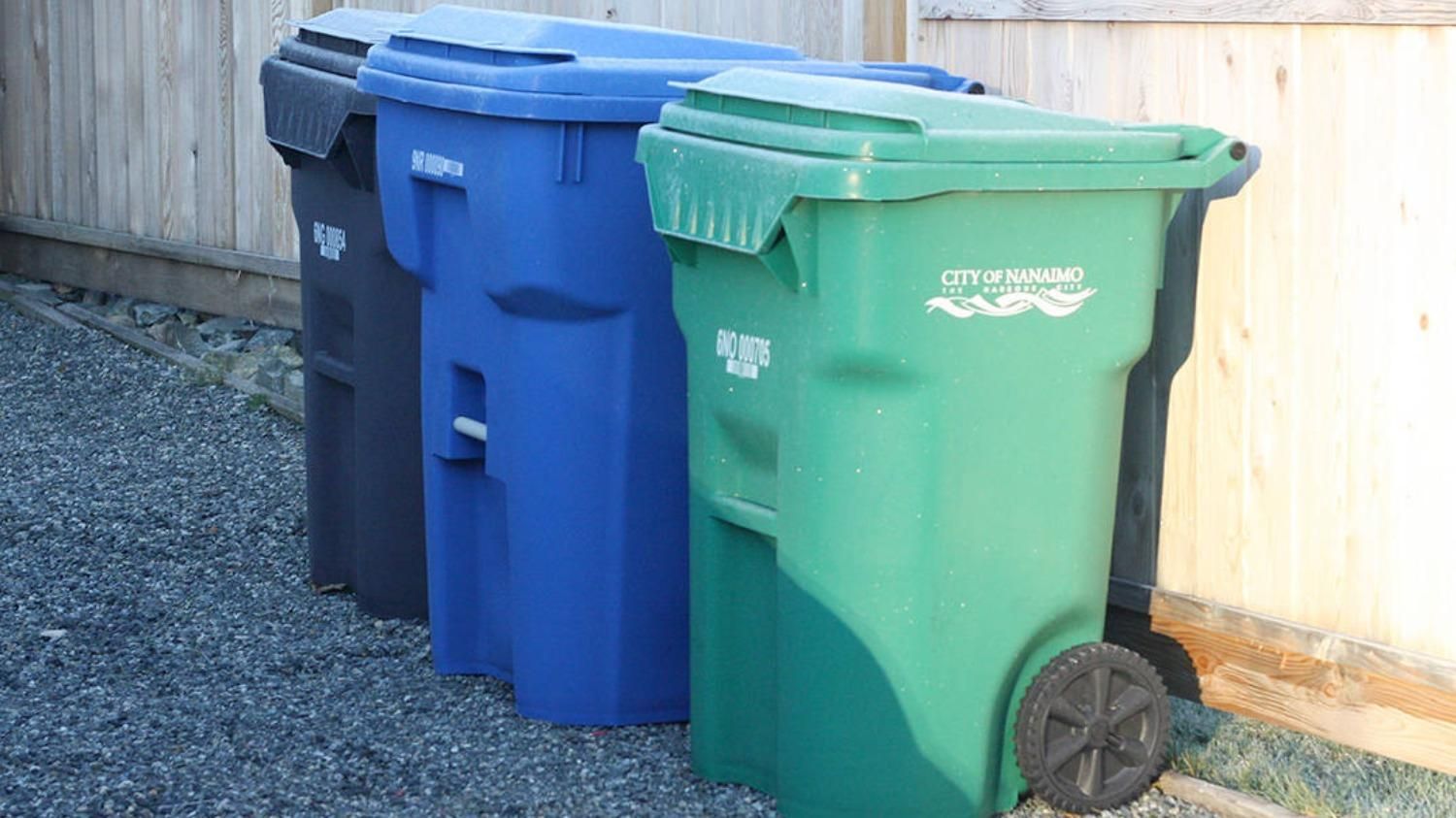 Шукали 25 тисяч доларів серед 6 тонн сміття: сім'я випадково викинула заощадження бабусі - Сімʼя Шукали 25 тисяч доларів серед 6 тонн сміття: сім'я випадково викинула заощадження бабусі - Сімʼя