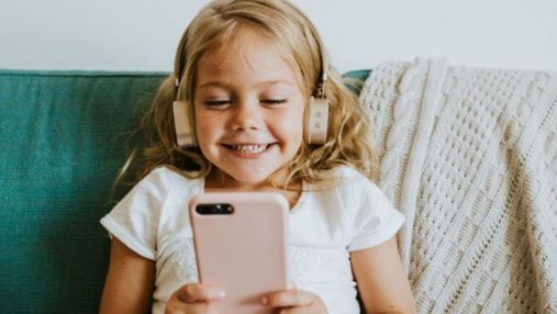 Телефони та планшети без загрози для здоров'я: скільки часу діти можуть проводити за гаджетами