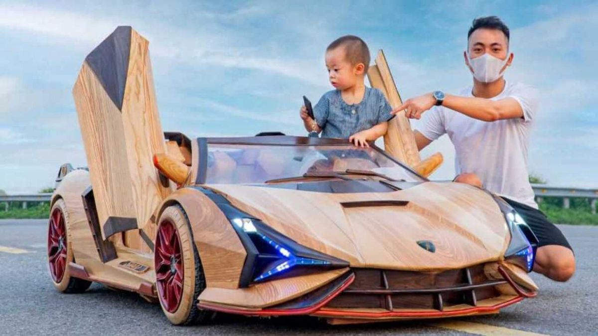 Батько вирізав з дерева копію спорткару для маленького сина: вражаючі фото та відео - Сімʼя