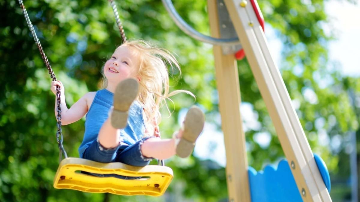Как забрать малыша с детской площадки без истерик: советы от психолога для родителей - Семья