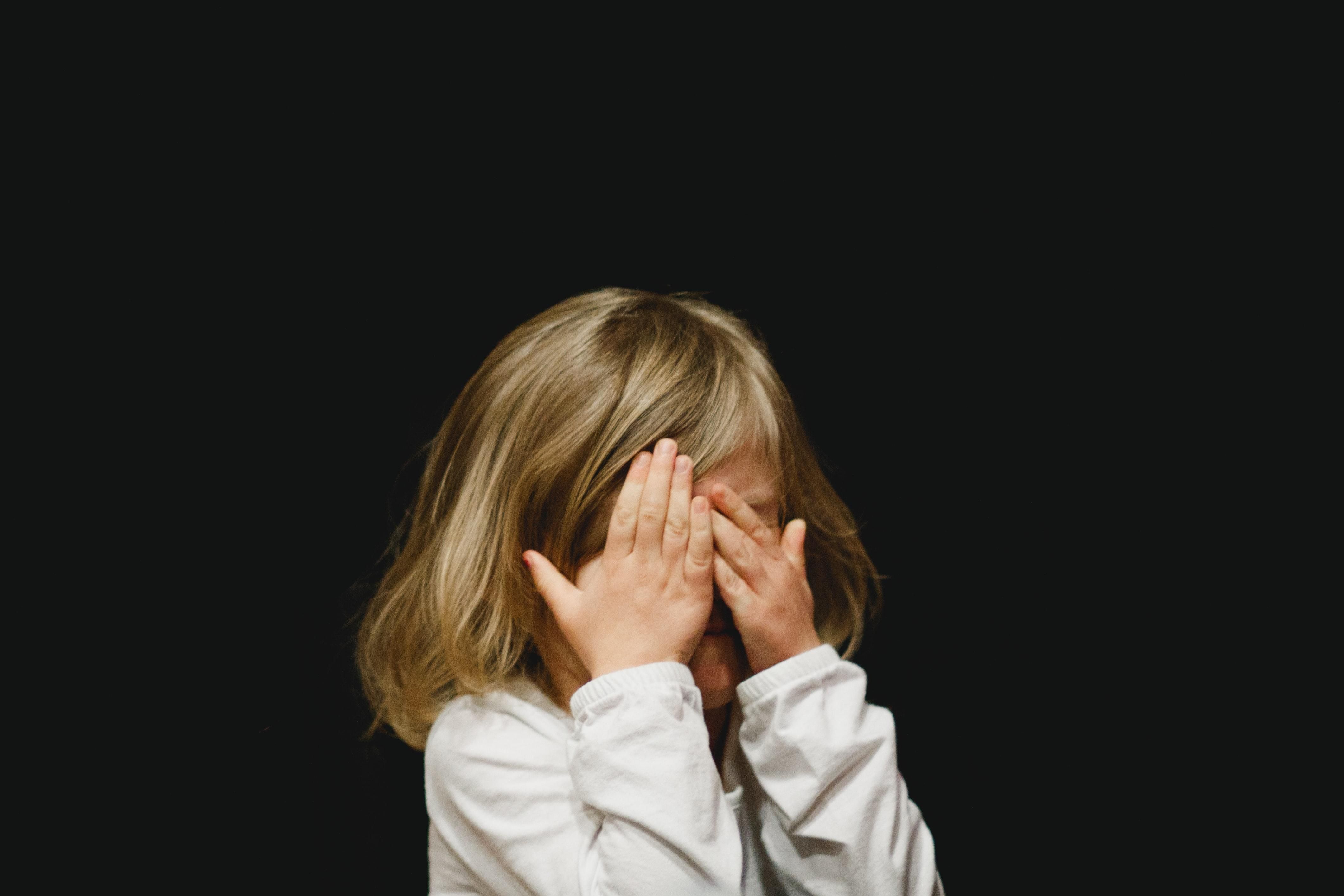 Чому не варто казати дитині "Я йду без тебе": пояснення психологів - Сімʼя