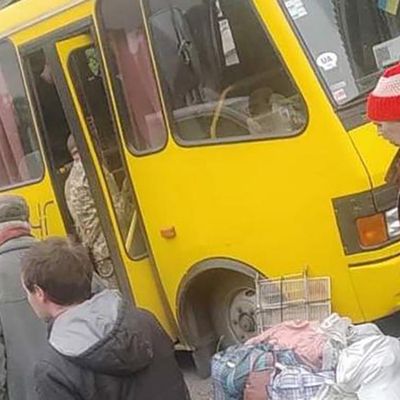 Обстріли на Луганщині не припиняються навіть на годину: попри це вдалося евакуювати 57 людей