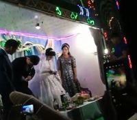В Узбекистані на весіллі наречений вдарив свою жінку, не пробачивши перемогу у конкурсі