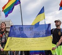 Зеленський розгляне питання легалізації одностатевих шлюбів: петиція набрала необхідні голоси