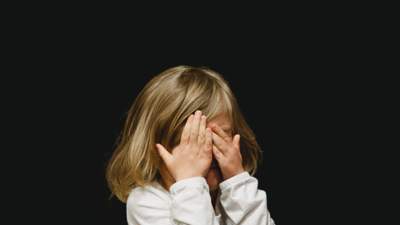 Чому не варто казати дитині "Я йду без тебе": пояснення психологів