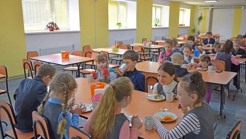 У школах на Львівщині дітей-пільговиків годують іншими стравами, ніж решту учнів: фото